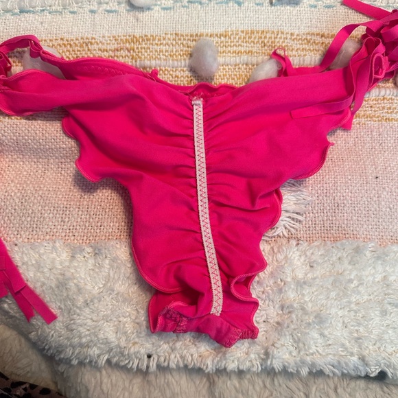 Vitamin A Scrunchy Side Fringe Bikini Bottoms M - Picture 5 of 5